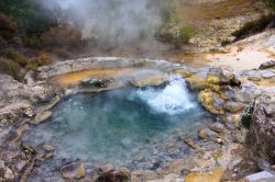 Fumarole a Furnas sull'isola di Sao Miguel, Azzorre (Portogallo) - © ArjaKo's / Shutterstock.com