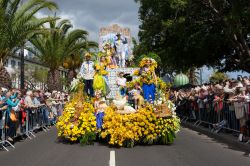 In primavera, ogni anno, la città di Funchal (Madeira) celebra la Festa da Flor (Festa del Fiore) con sfilate, eventi e balli durante quattro giorni di iniziative - foto © Cicero ...