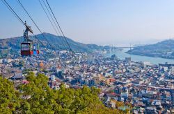 Funivia sulla città di Onomichi, prefettura di Hiroshima, Chogoku (Giappone). E' situata sul litorale del mare interno di Seto.
