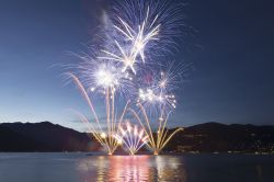 Fuochi d'artificio a Luino sul Lago Maggiore