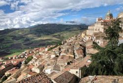 Gangi in Sicilia, è un magnifico borgo che domina le vallate delle Madonie