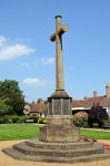 Garden of Remembrance a Stratford-upon-Avon, Inghilterra - Inaugurato nel 1954, questo giardino è un omaggio ai caduti dei due conflitti mondiali  © Arena Photo UK / Shutterstock.com ...