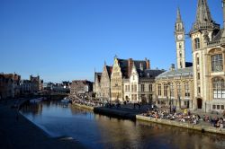Gent, Belgio: il capoluogo delle Fiandre Orientali è un vero gioiello architettonico. Tra i fiumi e i canali del centro svettano i tetti dei palazzi nobiliari e le tante torri cittadine. ...
