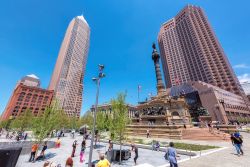 Gente a passeggio nella centrale Public Square di Cleveland, Ohio, USA - © Lucky-photographer / Shutterstock.com