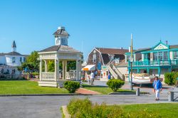 Gente nel centro storico di Montauk, New York, USA  - © Elzbieta Sekowska / Shutterstock.com