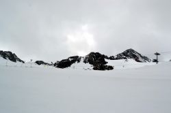 Ghiacciaio, Valle dello Stubai: è probabilmente il punto più spettacolare della valle. In estate, parte del ghiacciaio è preservata anche grazie ad una speciale copertura ...