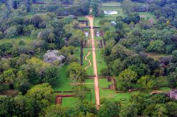 I giardini alla base della Lion Rock visti dall'alto della fortezza di Sigiriya, nel centro dello Sri Lanka.