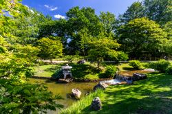 Giardino giapponese nella città di Hasselt, Belgio, in una giornata estiva. Il parco è stato realizzato in collaborazione con la cittadina di Itami, gemellata con Hasselt.

