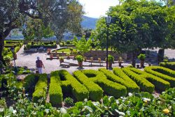 Giardino ornamentale nel villaggio medievale di Marvao, Portogallo: siamo nella serra dell'Alto Alentejo - © InnaFelker / Shutterstock.com