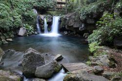 Giochi d'acqua e formazioni rocciose a Uruapan, Messico.
