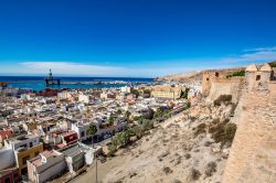 Giornata di cielo sereno, come spesso succede ad Almeria in Spagna (Andalusia)