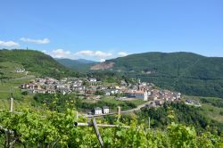 Giovo (località Verla) fotografata dal percorso panoramico della bassa Val di Cembra