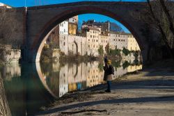 Gita nelle Marche: il fiume Metauro a Fossombrone, poco dopo l'uscita dalle Gole del Furlo