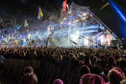 Il famoso Glastonbury Festival, un evento stile Woodstock nel cuore dell'Inghilterra.