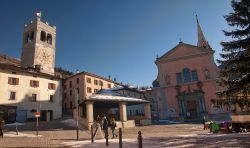 Gli edifici storici del centro medievale di Bormio ...