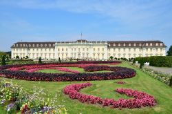 Gli splendidi giardini fioriti della Residenza di Ludwigsburg, Germania. Si tratta di una delle più maestose residenze barocche d'Europa, creata su modello di quella di Versailles ...