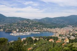 Mare e macchia mediterranea: panorami del Tigullio - il Golfo del Tigullio, o Golfo Guglielmo Marconi, è senza dubbio una delle zone più belle e frequentate della splendida Riviera ...