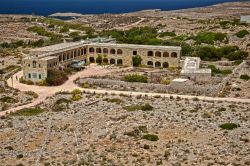 Grand Matser Palace di Comino, Malta - Una delle rarissime strutture costruite nell'isola di Comino. La popolazione residente è di pochi abitanti (meno di dieci) tant'è ...