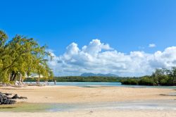 Grande spiaggia sull'isola dei Cervi, Mauritius - Una delle spiagge più belle dell'isola: qui è possibile fare snorkeling © hessbeck / Shutterstock.com
