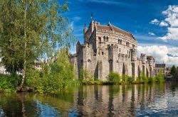 Il castello di Gravensteen a Gand (Gent) nelle Fiandre - © Botond Horvath / Shutterstock.com