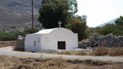 Una graziosa chiesetta ortodossa fra le montagne sull'isola greca di Tilos.


