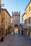 Grazioso scorcio cittadino di Montefalco, borgo fra i più belli d'Italia, in provincia di Perugia - © ValerioMei / Shutterstock.com