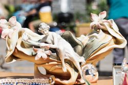 Grazzano Visconti, Emilia: particolare di un mercatino Vintage nel borgo medievale