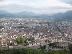Panorama di Grenoble visto dalla Bastiglia.
