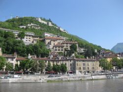 Grenoble, il castello della Bastille, raggiungibile con una teleferica.