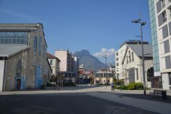 L'ex edificio industriale sede del museo d'arte contemporanea di Grenoble, Francia: Le Magasin è uno dei luoghi più prestigiosi di tutto il paese per le esposizioni artistuche ...