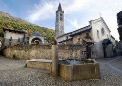 La Chiesa di San Giorgio a Grosio, una delle attrazioni del borgo della Valtellina -  © Pro Logo / www.grosio.eu