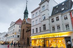 Grosse Strasse è la via dello shopping a Flensburg, in Germania - © Evannovostro / Shutterstock.com