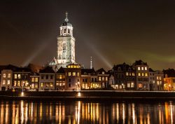 L'inconfondibile sagoma della Grote of Lebuïnuskerk, la principale chiesa di Deventer, costruita tra il XV e il XVI secolo - foto © RPW de Jong / Shutterstock.com