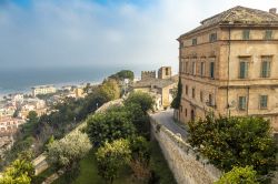 Grottammare, provincia di Ascoli Piceno, in una giornata nuvolosa (Marche).



