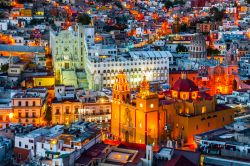 Guanajuato by night (Messico): il centro storico offre un'affascinante atmosfera coloniale.
