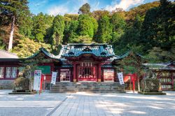 Tempio di Hakone, Giappone - A 5 minuti a piedi da Hakone, camminando verso nord e seguendo le rive del lago Ashinoko, si arriva al caratteristico santuario della città fondato nel 757. ...