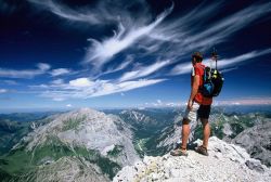 Escursionista sulle alpi austriachi nei pressi di Hall in Tirol - © Swarovski Kristallwelten