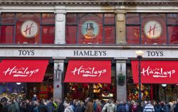 Hamleys Toys a Londra, Inghilterra. E' il ...