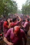 Il vino tinto è il protagonista assoluto della Batalla del Vino di Haro, manifestazione unica della Rioja, che si svolge ogni anno nella giornata del 29 giugno - © Rioja Turismo