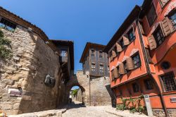 Hisar Kapia, l'antica porta di accesso al borgo storico di Plovdiv: siamo in Bulgaria, nella città Capitale Europea della Cultura nel 2019 - © stoyanh / Shutterstock.com