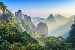 Huangshan, i monti nella regione cinese di Anhui. ...