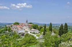 Hum in Istria è chiamata la più piccola città del mondo - © Sergey Didenko / Shutterstock.com