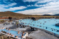 I Bagni termali di Mývatn meno famosi della Laguna Blu in Islanda, ma non meno spettacolari  - © Alex Cimbal / Shutterstock.com