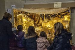 I bambini e le famiglie trovano a Bellaria Igea Marina il fascino del Natale con presepi, villaggio degli elfi e numerosi eventi (Emilia Romagna).
