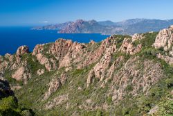 I Calanchi di Piana trekking costa ovest della Corsica: les Calanques sono inseriti tra i Patrimoni dell'UNESCO - © Irina Kuzmina / Shutterstock.com