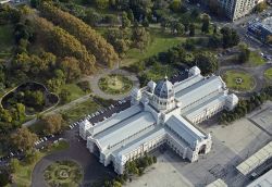 I Carlton Gardens e il Royal Exhibition Building di Melbourne, Australia, fotografati dall'alto.
