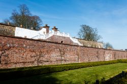 I Castle Gardens a Lisburn, Irlanda del Nord. Il parco, con le sue terrazze a giardino create nel 1650, è stato più volte restaurato. 
