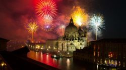 I fuochi artificiali della Festa del Redentore di Venezia, che si svolge ogni anno verso la metà di Luglio.