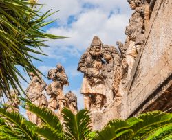 I mostri di VIlla Palagonia, le statue grottesche di Bagheria, in Sicilia