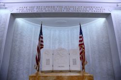 I nomi dei soldati scomparsi in guerra al Cimitero Militare Americano di Nettuno, Lazio - © Vladimir Mucibabic / Shutterstock.com


